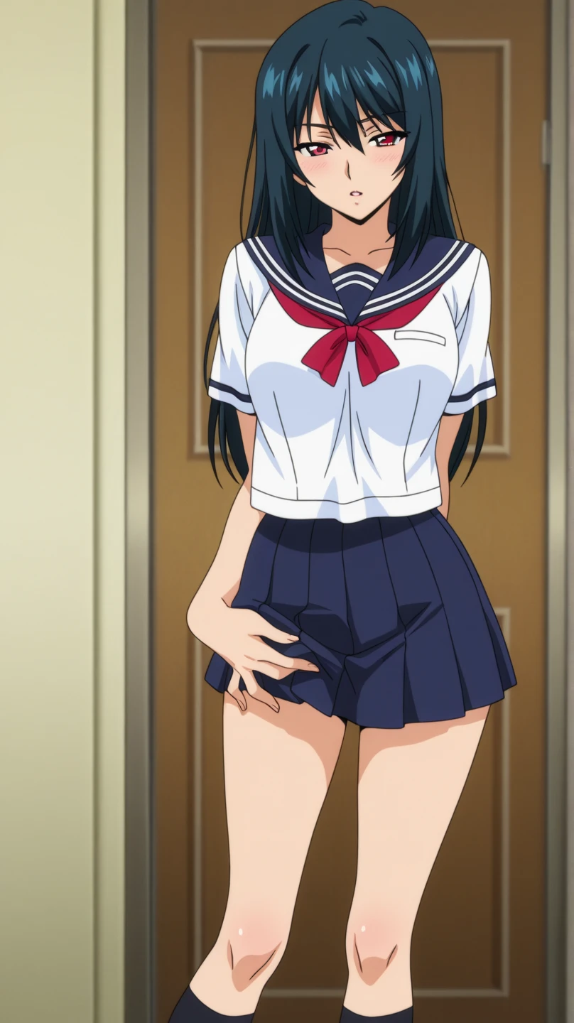 Mizushima Asa, a busty beauty with beautiful legs, is standing in a bus wearing a miniskirt uniform and her light blue and blue striped panties are boldly visible.。