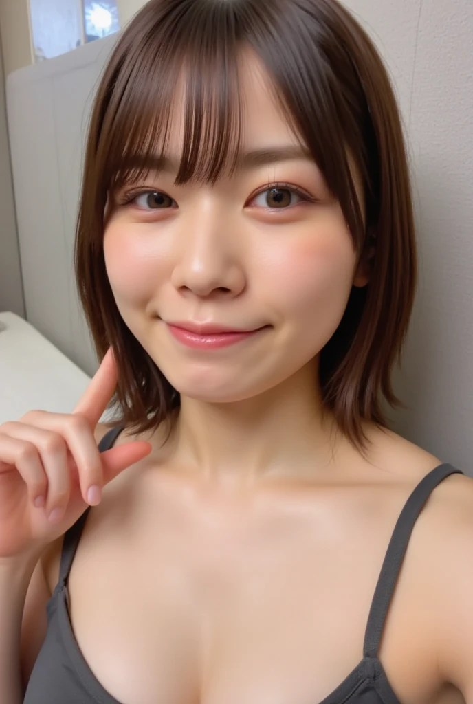 There is a smiling woman, Touching ear with right hand、Nude,Upper body composition、