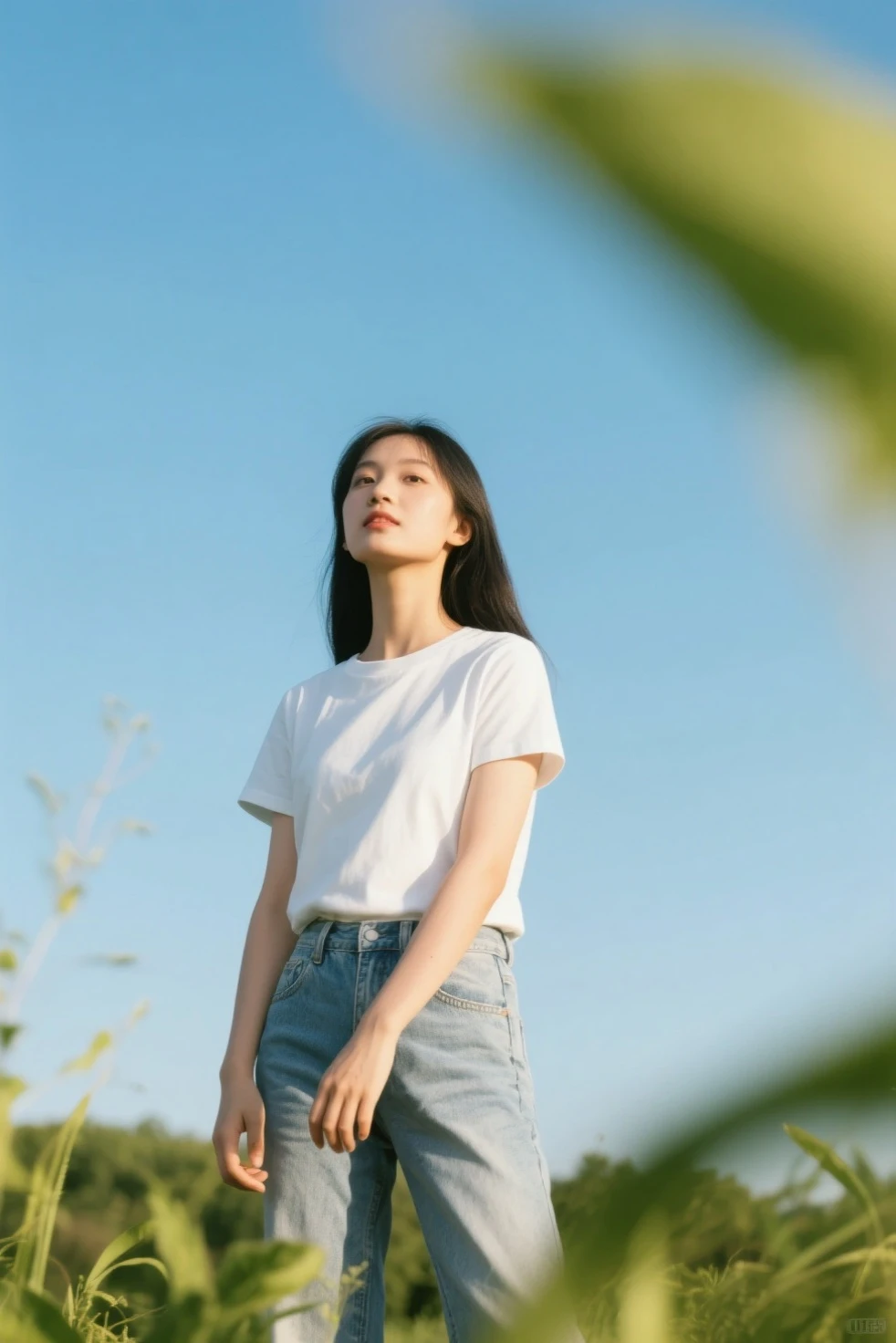 One wears blue short sleeves,Superskirt,huge tit,Beautiful young woman,v neck,Blowing the wind on the steppe,32K,Ultra-clear picture,The sky is clear,looks into camera,Savannah in the background
