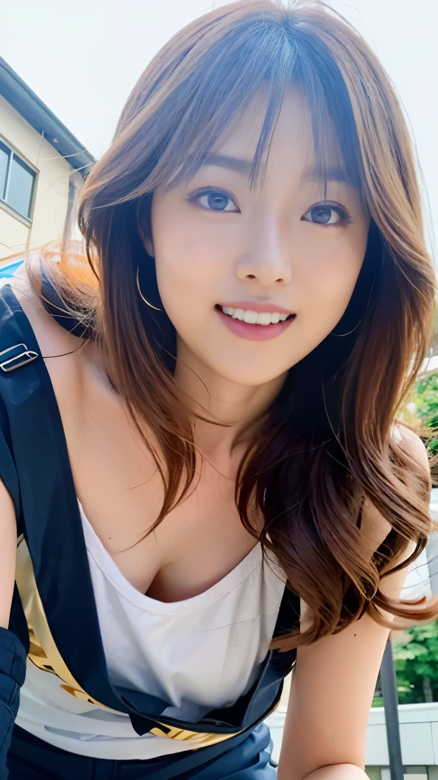 mu realistic, 1 girl, shining eyes, smile、Taking a selfie、Gold Brown Hair、garden、American casual、big breasts