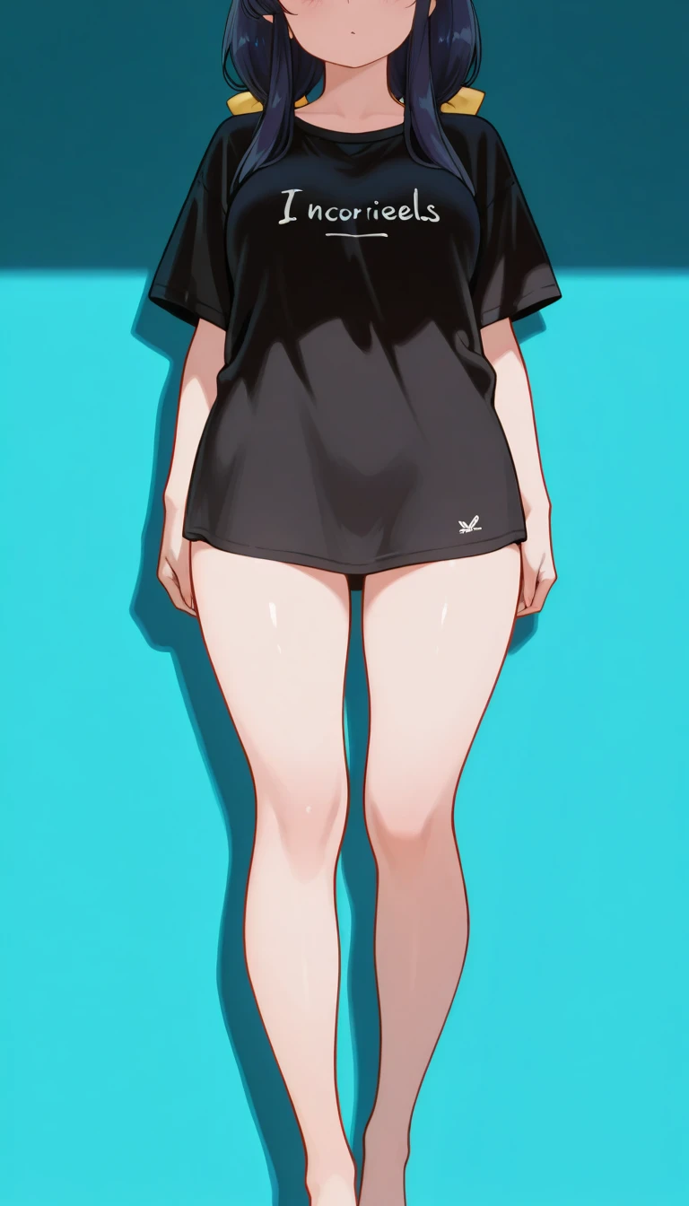 The tall and stylish Momoko Koigakubo is standing with a smile on her face in a blue high-cut swimsuit.。