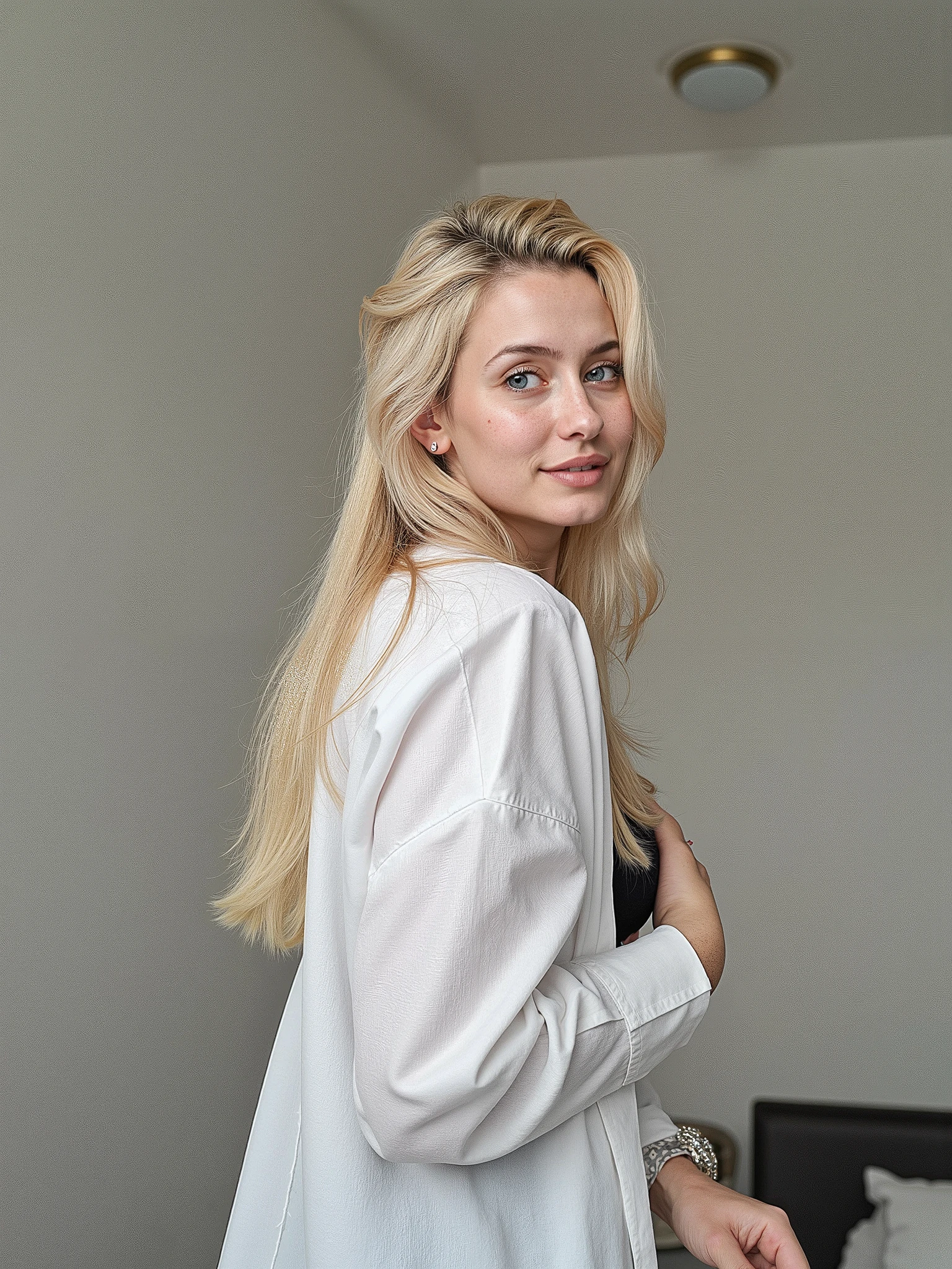 mulher russa loira, pele branca rosada , 1,55 meters tall looks like a 30-year-old, straight blonde hair and long, mulher muito bonita, linda, magra, seios grandes, long blond hair, seios grandes