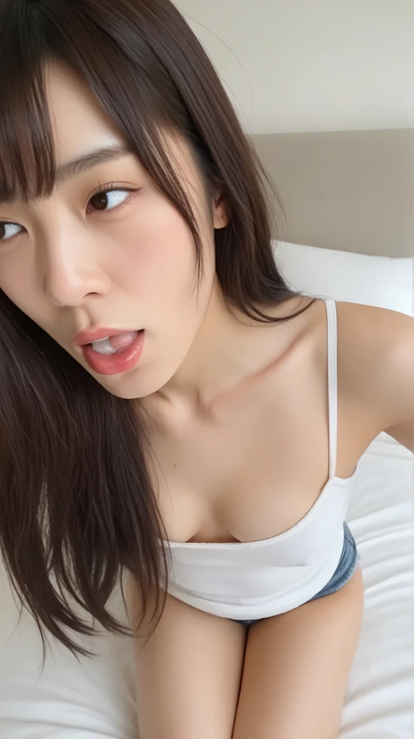 masterpiece, Highest quality, fellatio POV，1 girl, solo,Silver necklace、（White sand beach）、 (Browsing Caution:1.0), ((penis))、Full nudity、Thin pubic hair