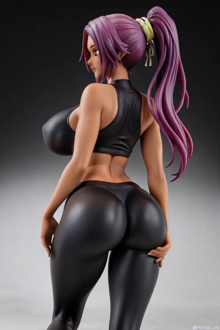 Beyoncé, back showing her ass, full body in high definition with a vinyl record for the footrest in an excellent evolution 8k (( Miniature toy for collection))