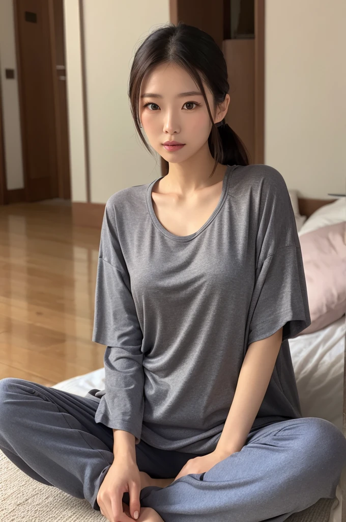 1girll, 独奏, Wear a light red T-shirt，Wear brown trousers，sit on a bed，The chest is large，Perfect hands，Black eyes，exposing thighs