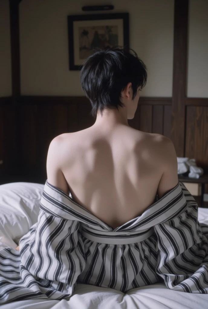 18-year-old boy, Completely naked ,Smooth Skin Library Black Hair, Thin、Beautiful Boy、Japanese、Dark Eyes、whole body、Back view、Butt、turn around、Short Hair、Short cut