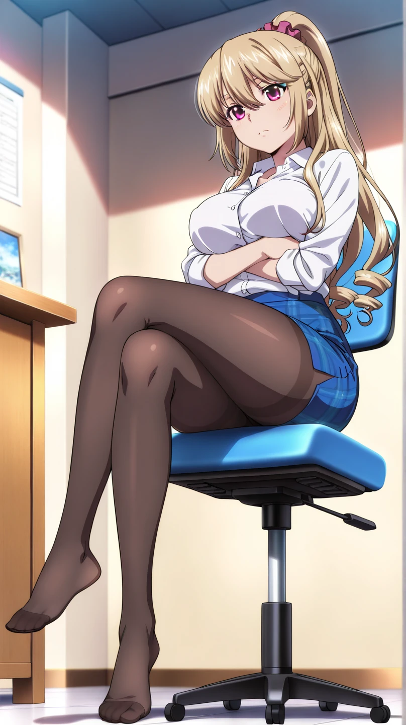 (((Spread your legs、Big Breasts、Exposing the breasts)))、((Shiny underwear)))、Uniform Blazer、Beautiful beauty、Long golden hair、((whole body))、(((Photo taken from below)))、School、classroom、Large Breasts、Big Breastini skirt、Panties are black、Japanese、tall、Long limbs、18-year-old、Matsumoto Rangiku、A beautiful nose like a model、Put your hands on your hips、Natural smile、Sexy pose