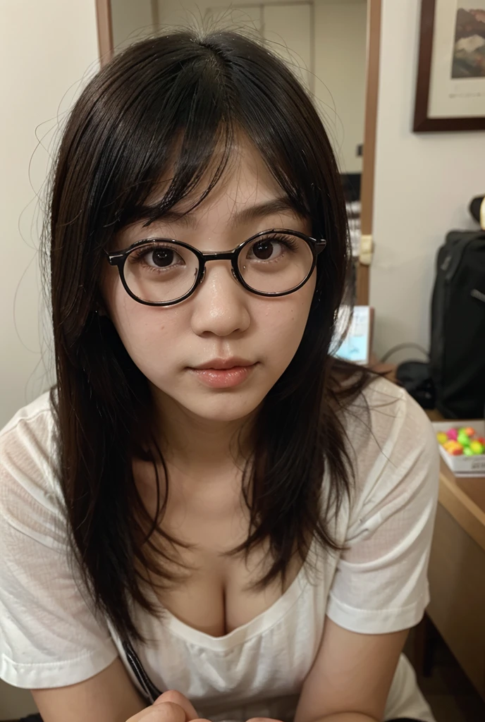 Mulher no quimono、corpo inteiroesbian、Uma dama japonesa、Um cabelo escuro、Cabelo em close-up、corpo inteiroesbian、Quimono com estampa calma、Have kimono accessories、