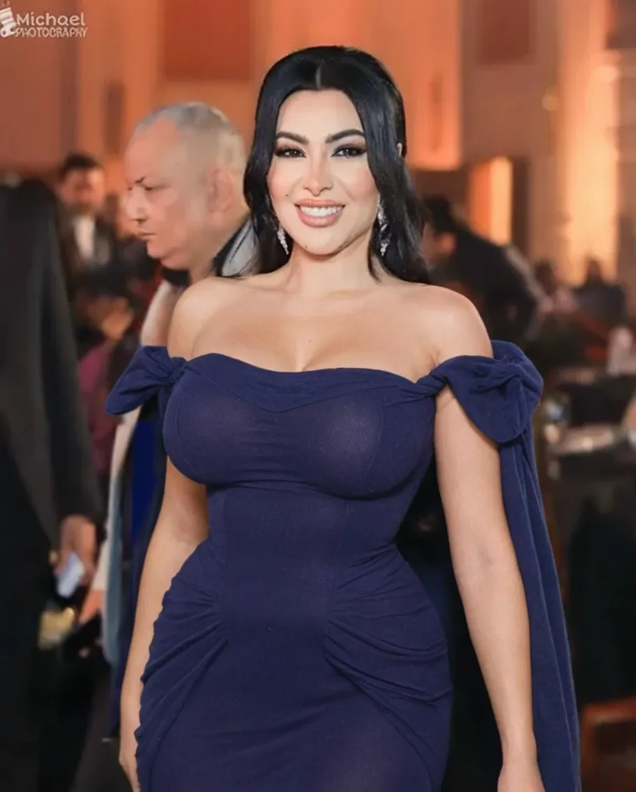 Arab woman, with big body, big breasts, beautiful, middle-aged, long black dress, provocative, big ass