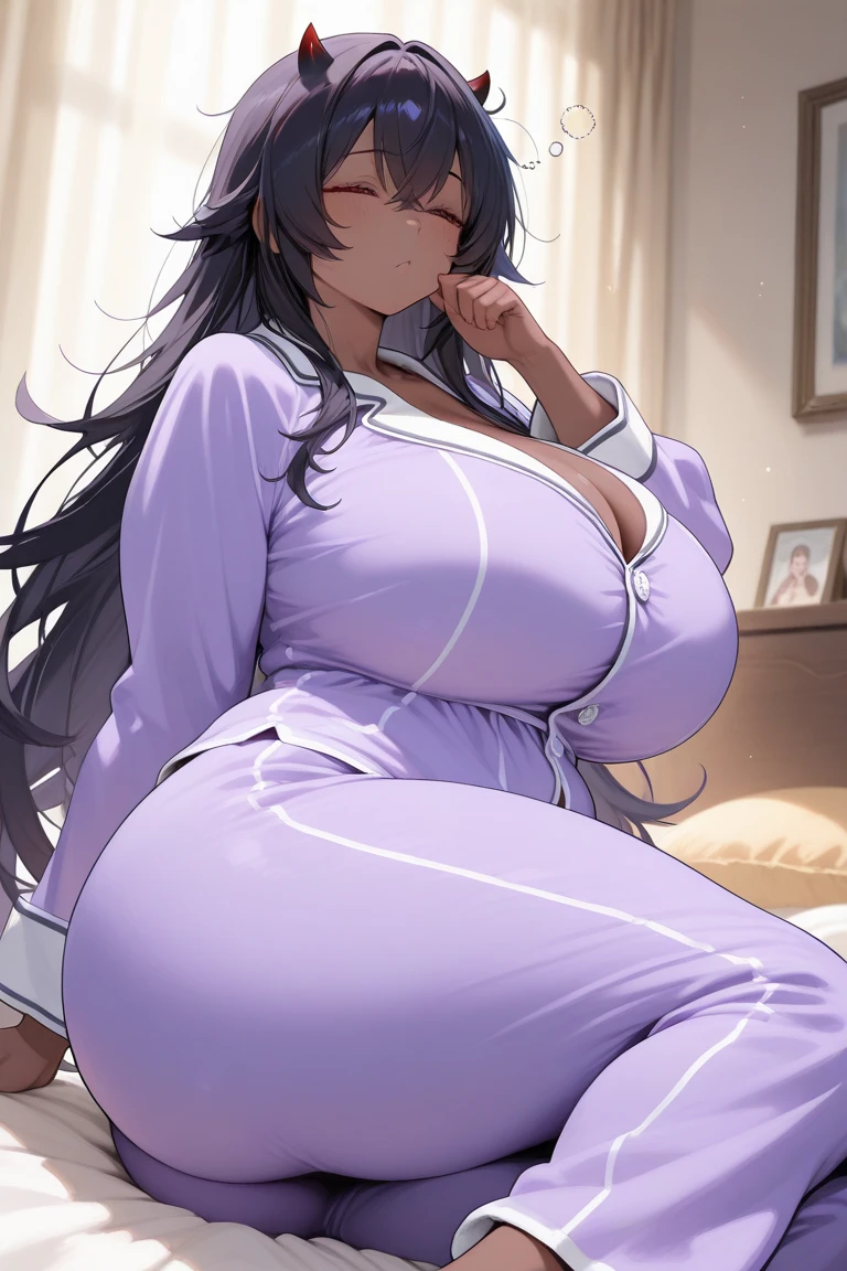 Mujer tomboy, showing her vagina through her pajamas, with big muscles