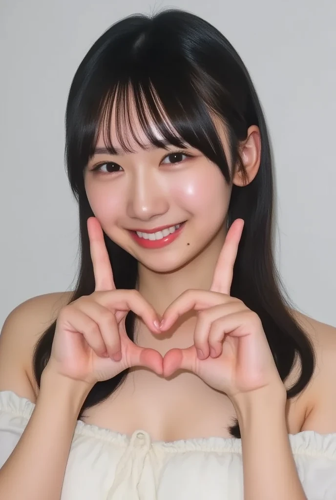 Japanese Beauty、Idol、20-year-old、Big Breasts、valley、Black shirt、Open collar、