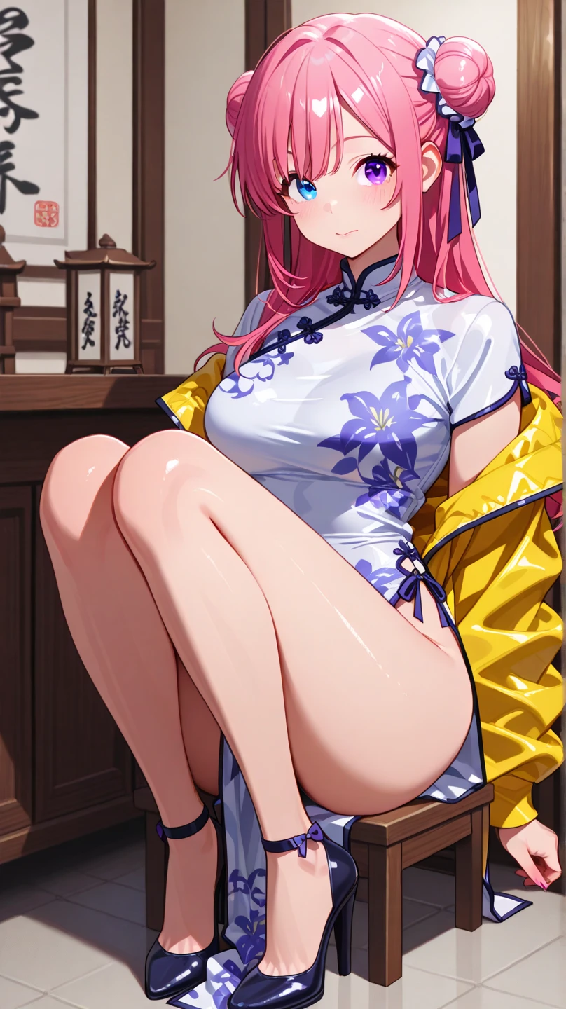 Erotic、Big Breasts、A shiny light blue, open, thick kimono、Sequins、Japanese-style bedroom with dim light、Lightly open your mouth、Evil female executive、adult、Married Woman、slouch、Angle from below、lure