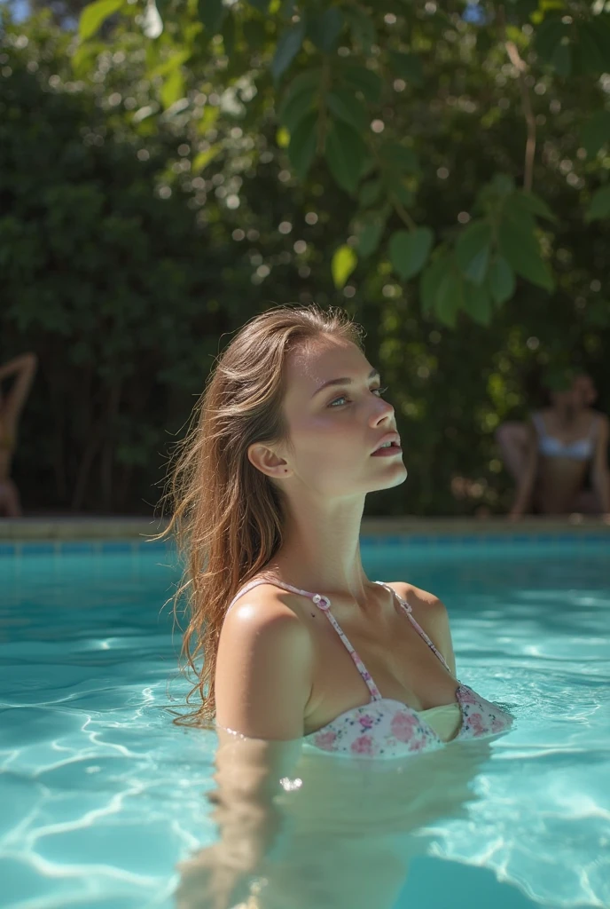 Photo jambe dans la piscine d’une femme metisse a la plage. Illuminer par le soleil. Piscine. Ultra realiste 