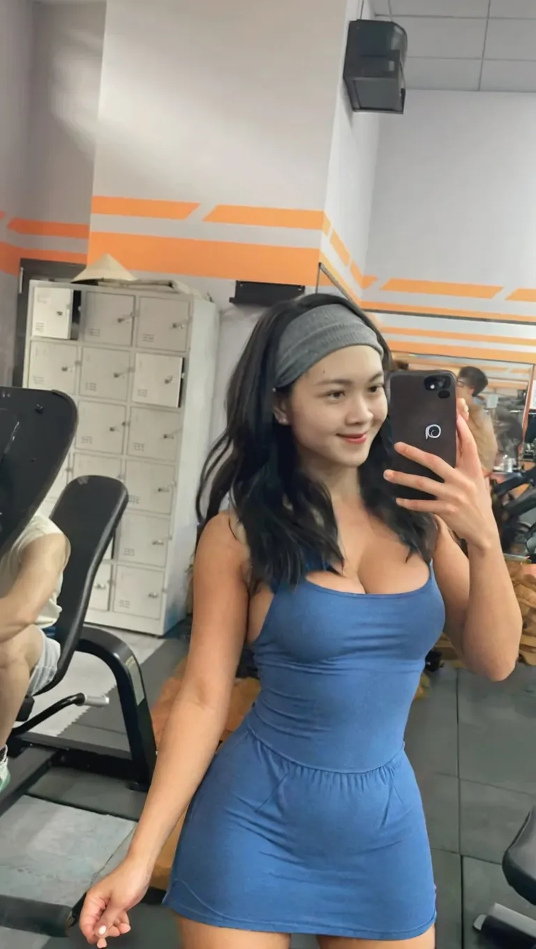 Bigchest，There are abs，There are muscles，Fitness beauty，seduct smile，