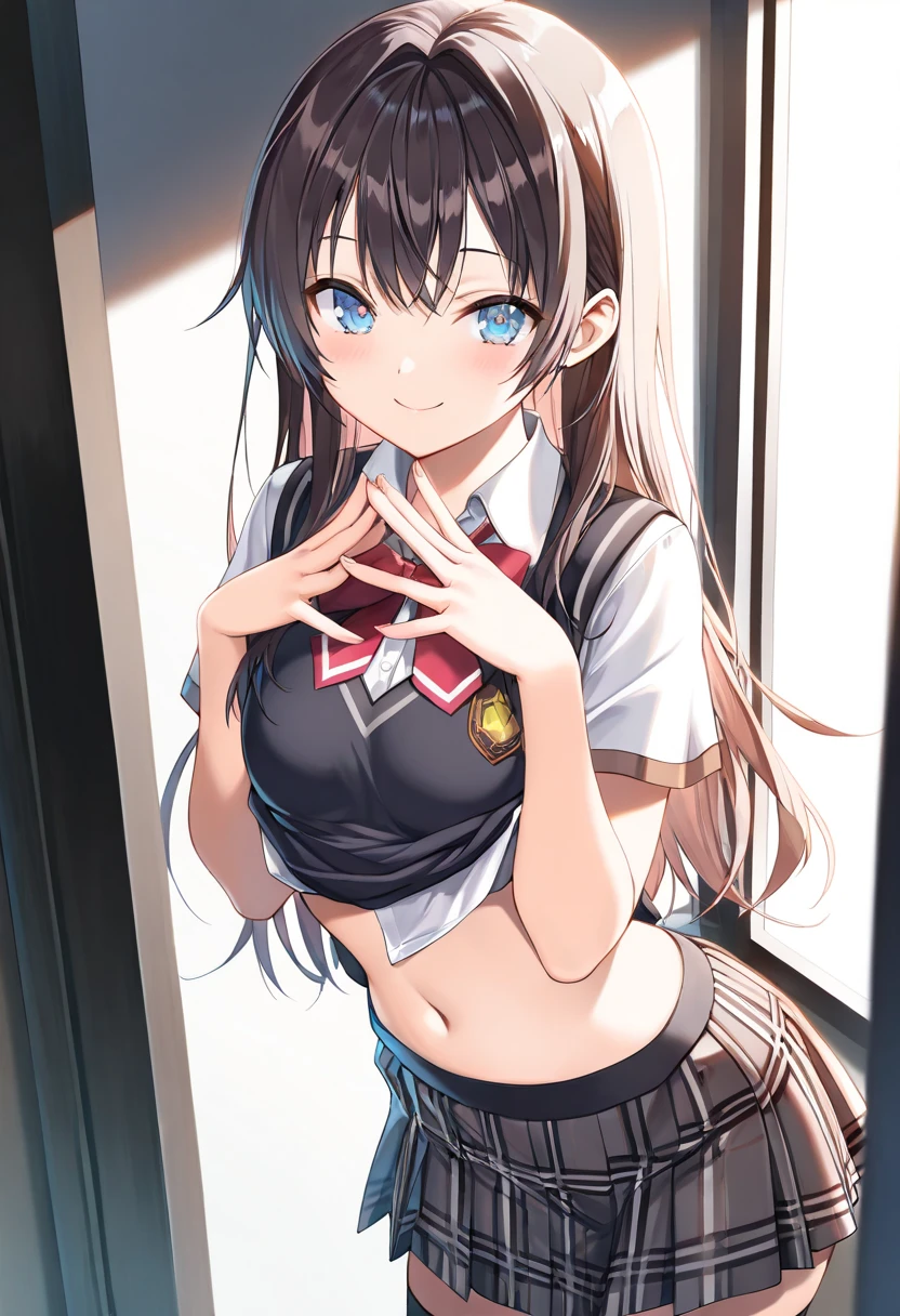 Estilo anime, 1garota, Arms Up, axilas suadas, axilas peludas, cabelo preto, sorrindo, pele molhada, suor, corando, alta qualidade, seios expostos,