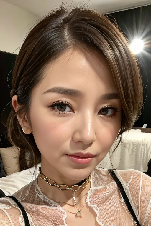 There is a woman with a necklace and earrings around her neck, Clear, high-quality lips, lindo rosto delicado, beautiful aesthetic face, olhos brilhantes, maquiagem sutil, maquiagem leve, chiho, maquiagem suave, brilhante, com cara fofa - linda, pale and glowing skin, olhos brilhantes, maquiagem sutil, cara clara e fofa, Kimi Takemura