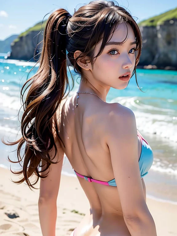 Brown curly long hair、Slim figure、Smooth Skin、A woman in a bikini is on all fours on the beach, sticking out her buttocks。Shot from a low angle、With a provocative gaze、Beach background with waves lapping。