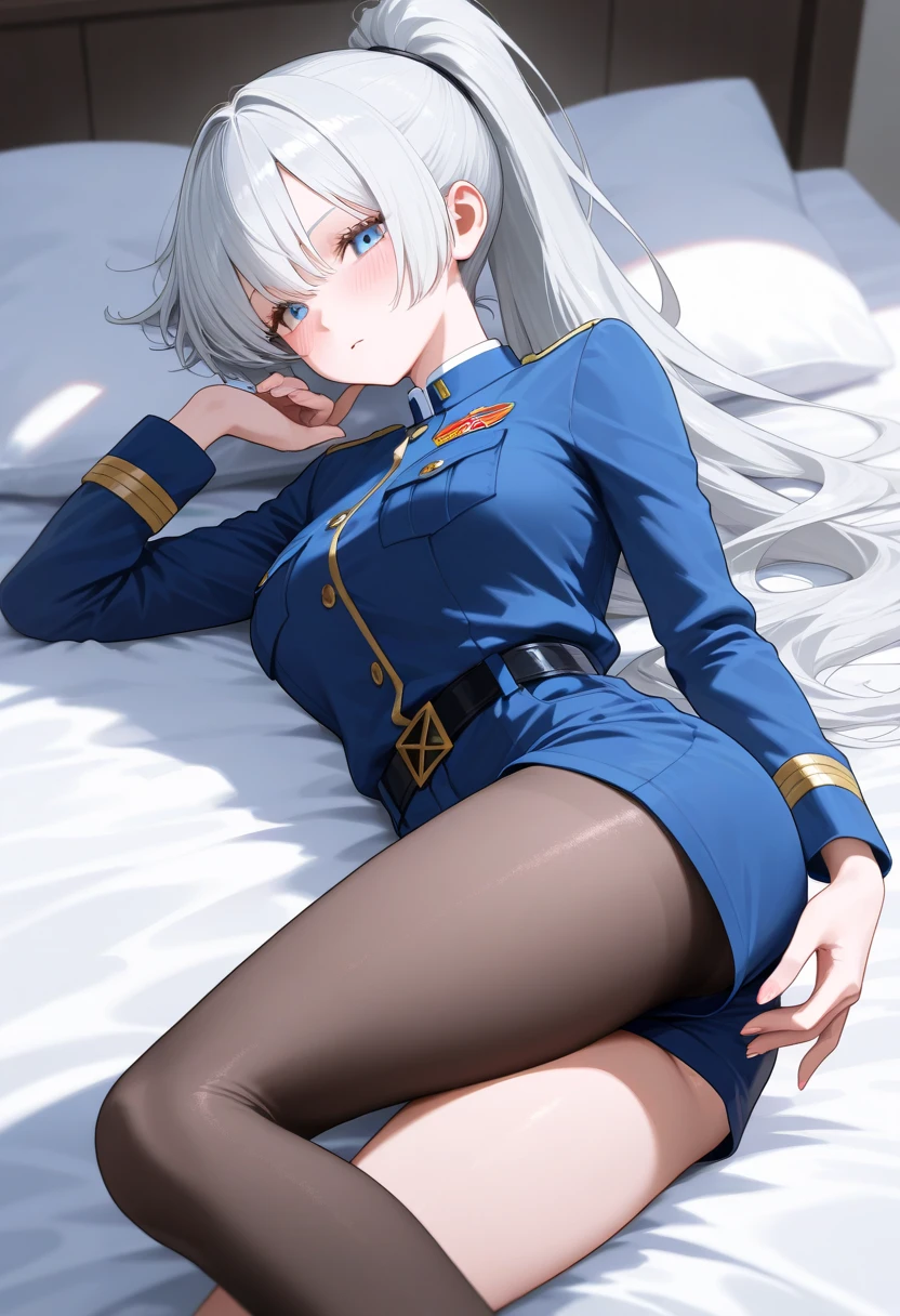 White hair, Blue eyes, White stockings, Big-breasted heels, Giantess