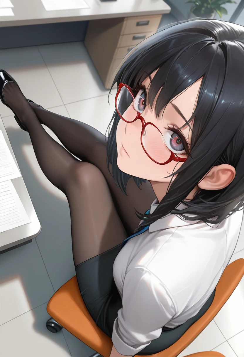 Erotic、Dimly lit bedroom、Smiling older woman at the beautician、Glasses、fat、Black Hair、naked、Pussy、View here、Spread your legs a little、Looking up from below、My crotch is steamy、Crotch close-up