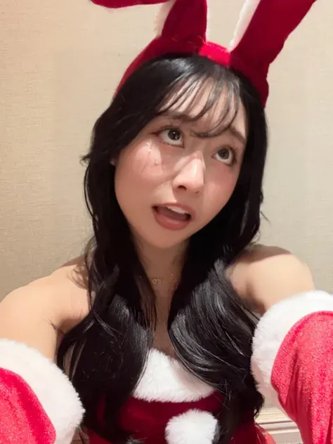 There is a woman dressed as a penguin lying on a bed, bella delfina, Anime Girl Cosplay, sakimichan, tumblr, akalí from league of legends, akalí, Anime de cosplay, amoranto, lindocore, tifa lockhart, cosplay, 1 8 son, diosa japonesa, irelia, sha xi