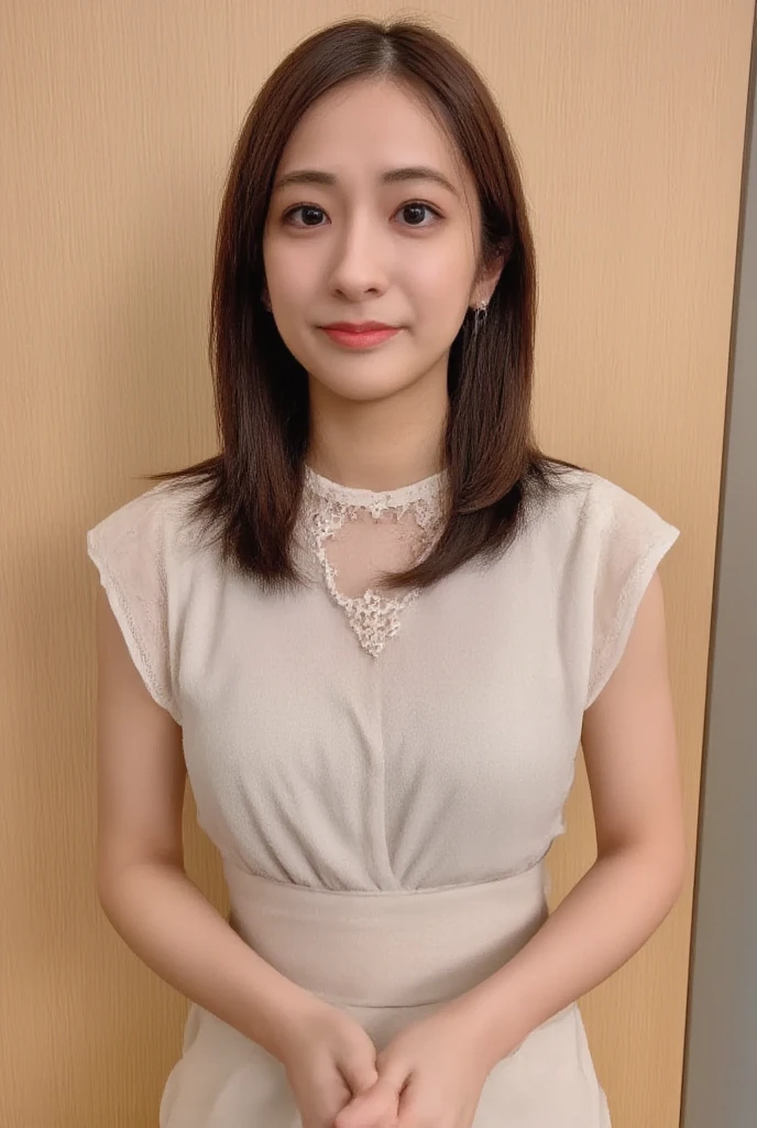 A cute mom with a round face and a plump figure