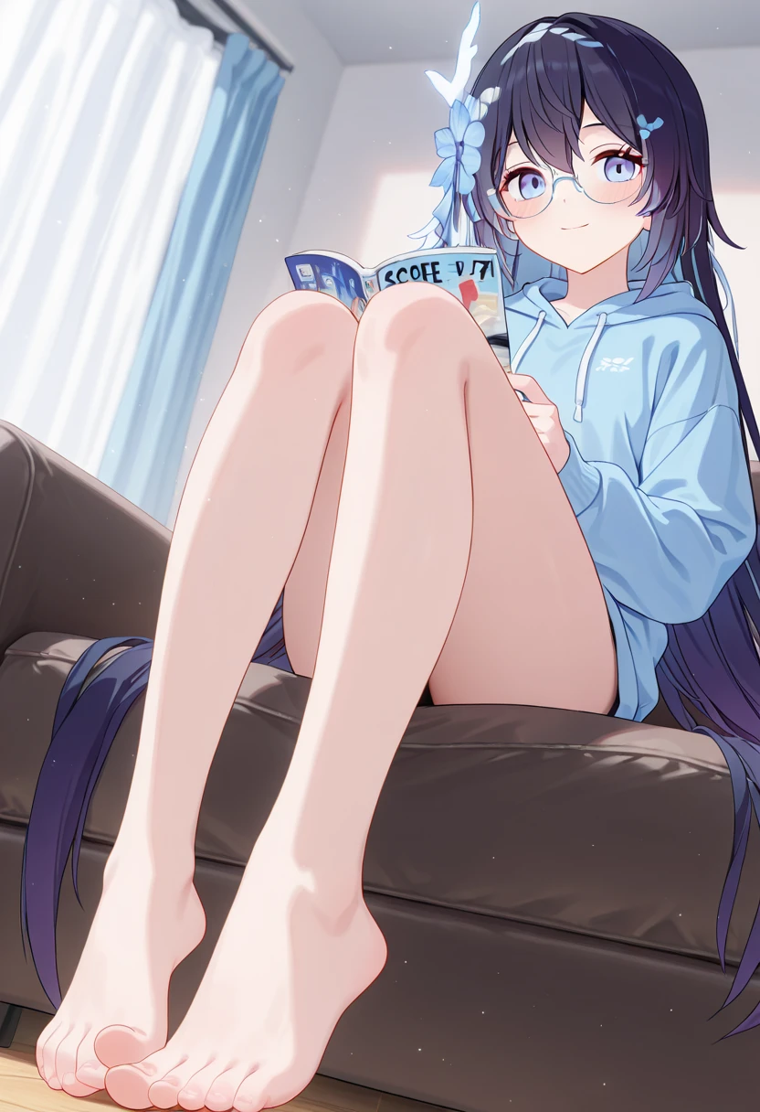 Mujer desnuda con ojos azules muy hermosa en una pose atrevida, cabello oscuro, gafas de lectura, little, pussy hinchada, mojada, piernas abiertas, cuerpo marcado, cuerpo voluptuoso, cuerpo completo, sexy mirada, ardiente, showing pussy.
