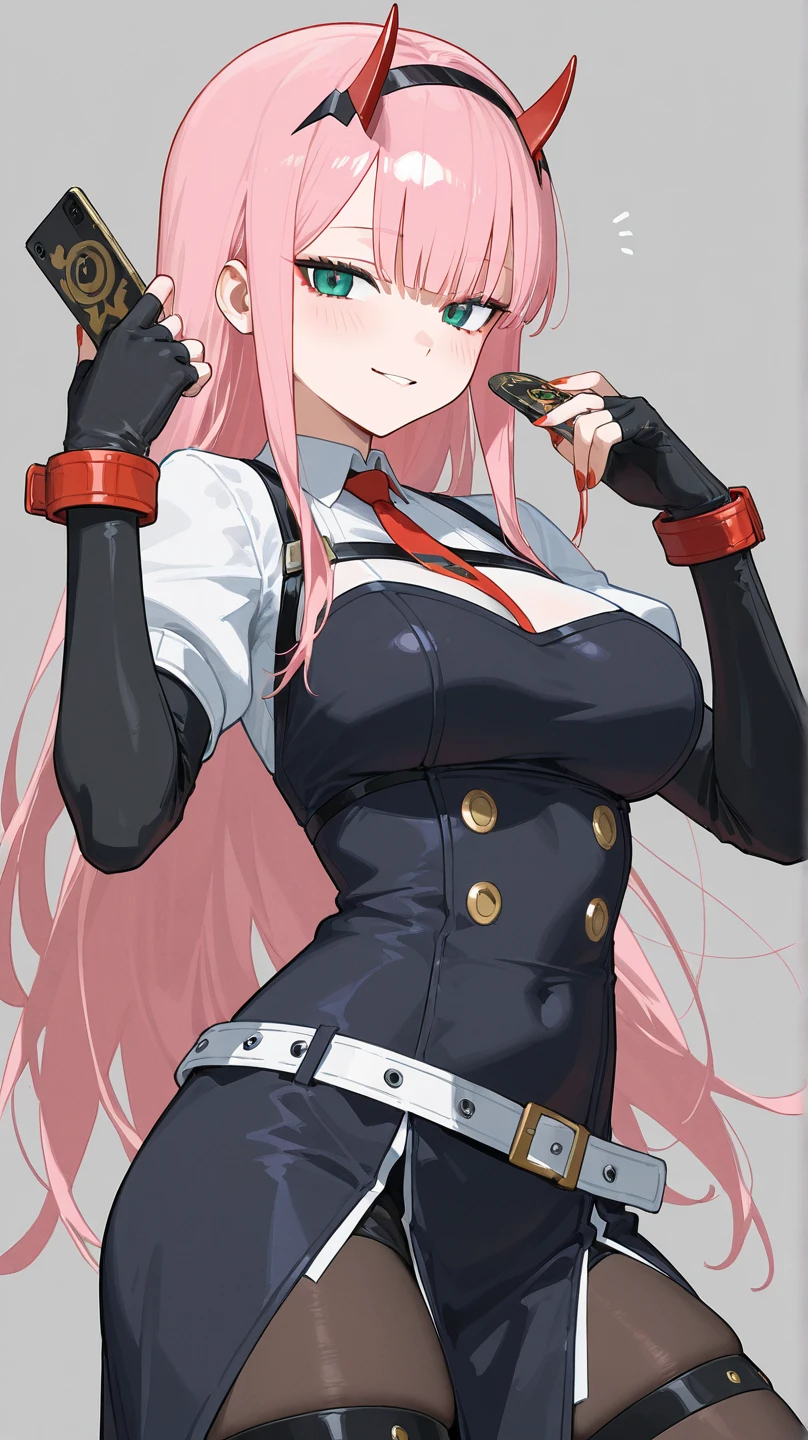 brown woman, with long pink hair down to her hips, she has a defined body, Her eyes are red, her face is thin and clear, her mouth is full, she has a dragon on her face. his right hand, his clothes are a jumpsuit with open sleeves and a V-neck., His height is 1.78.