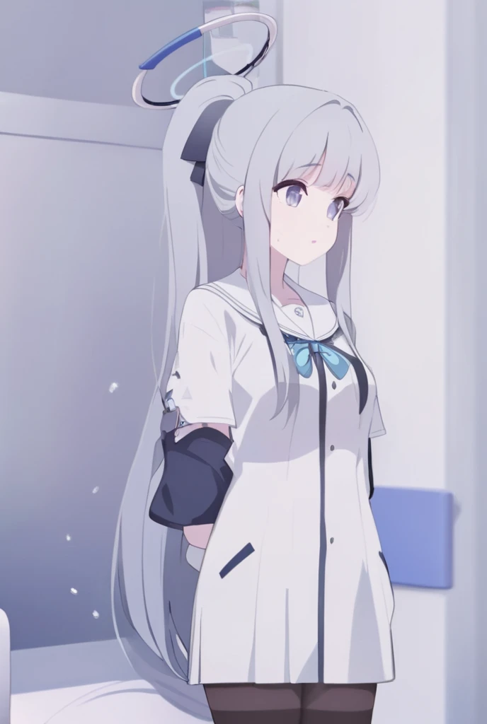 Mecha Wings、White and blue skirt、Accentuated thighs、White tights、chest、Beautiful grey hair、1 girl、solo girl、Thick thighs、is、Frame Arms Girl、Alice Gere Aegis、White Armor、Blue and purple lines、income、headphone、hand on own chest、smile