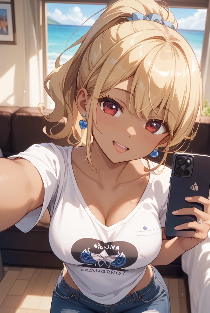 (masterpiece:1.2), (best quality,:1.2), 8K, HDR, Extremely detailed, ((Reality)), ((A mobile phone))，Mobile interface，Inside is a sexy blonde，A seductive smile，Sexy expression，Ambiguous warm light，There is an interface button below