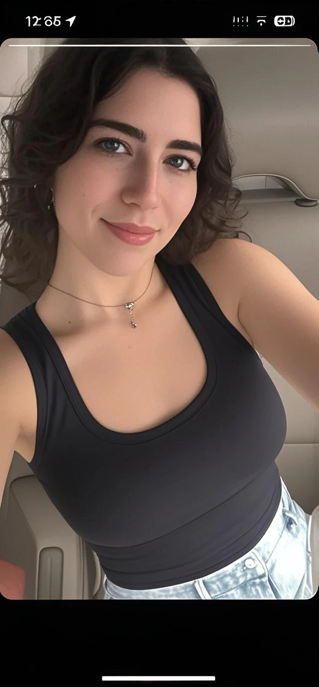 Cuerpo completo, Mostrando el trasero, Vista Real, piel real, PECHO DIMINUTO, cuarto azu, s9obre la cama, small mammary, piel texturizada, pechos chicos, Small bust, Mini bikini, piel clara, anatomia perfecta, rasgos femeninos, piel blanca, 19 year old , fondo habitacion de madera, rostro detallado, manos escondidas, Vista trasera, vista trasera
