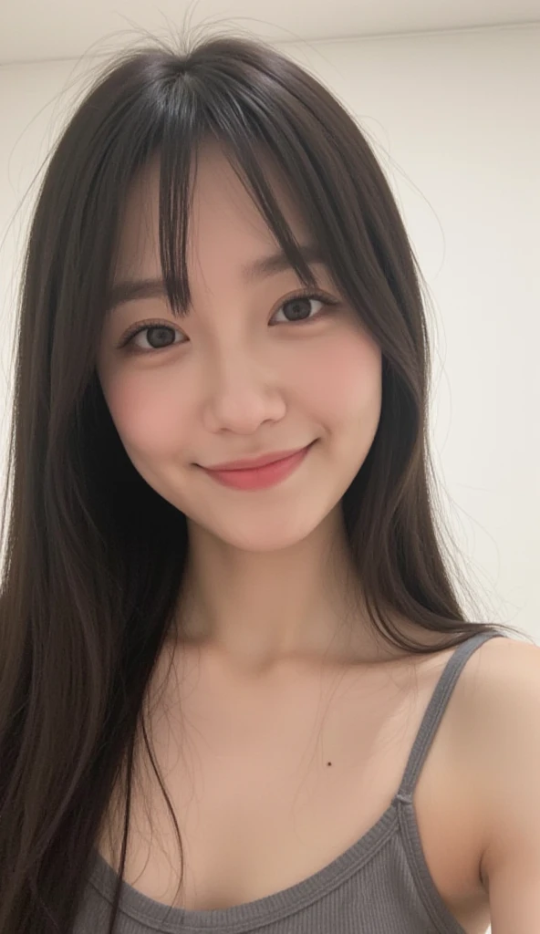 22 year old girl, con ojos grises, piel blanca palida, figura delgada, sonriendo, pelo color cafe, en tokio de moda, foto tomada con camara profesional ultrarealista