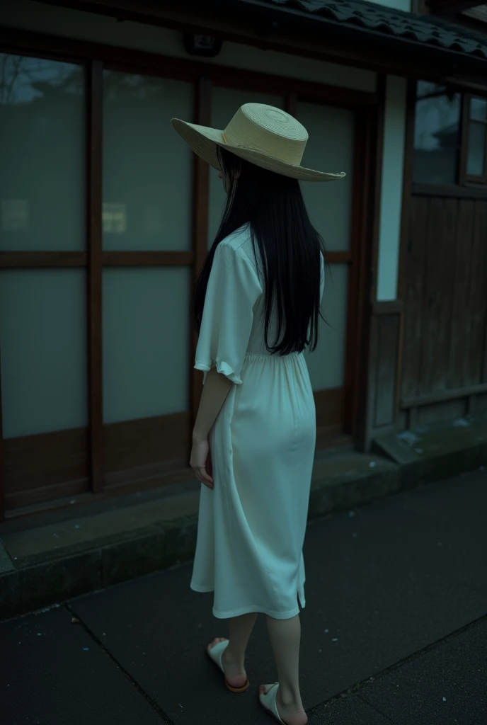 Residential Street、Naked girl in the distance、tits