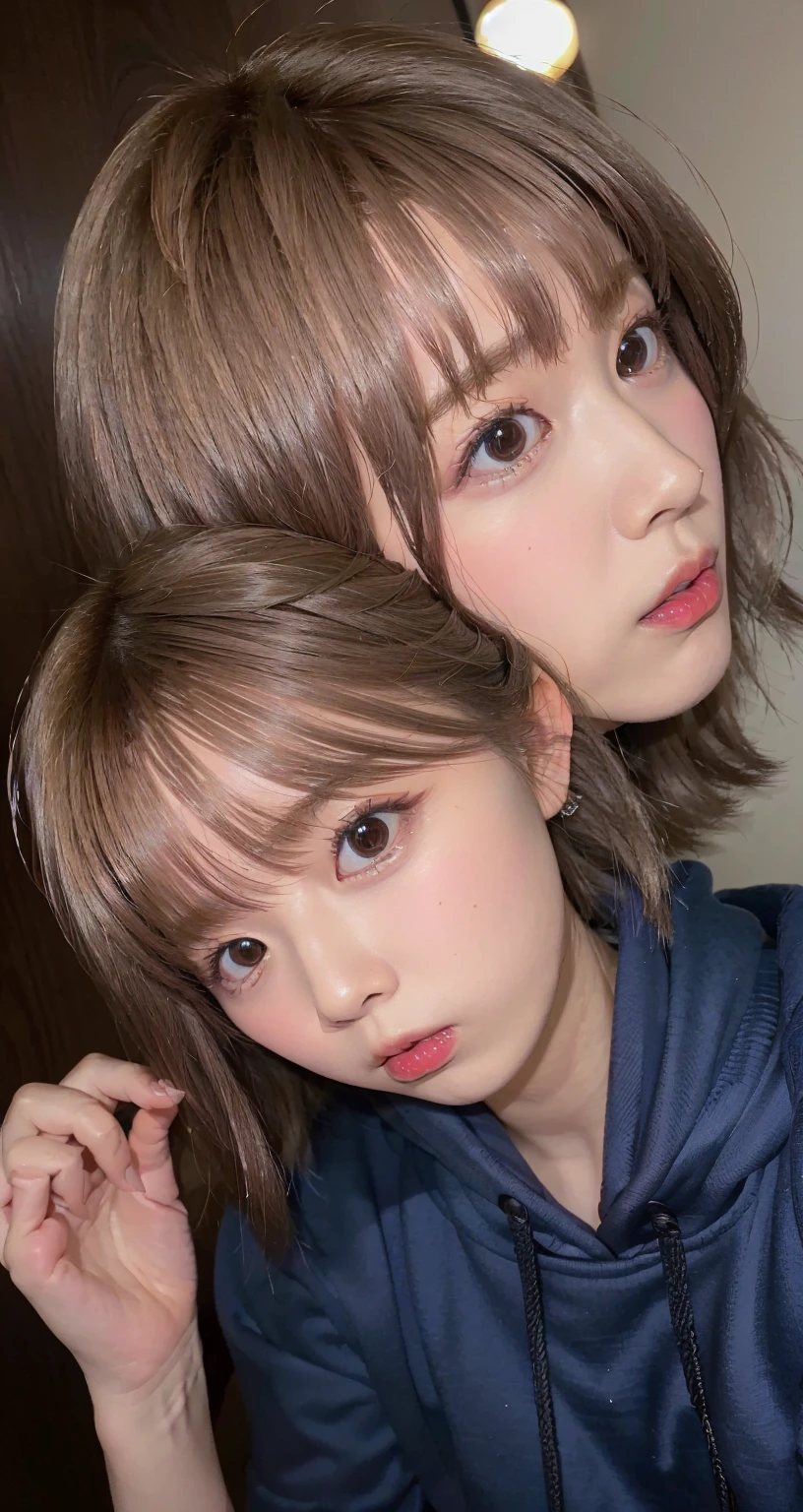 Caucasian、female、small、Blonde