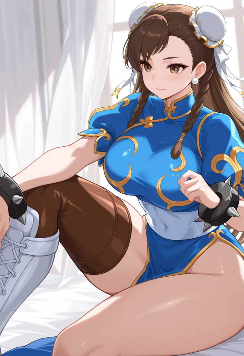 A chubby girl with black hair and freckles dressed as Chun-Li, wearing white boots and looking shy, making love　　Comiket Venue