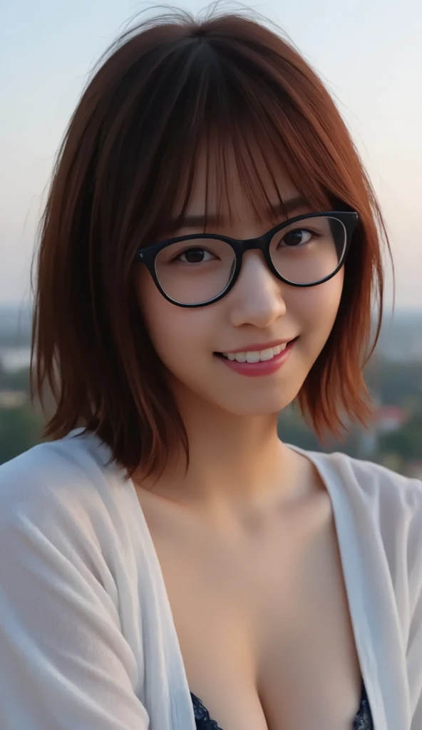 Highest quality, masterpiece, Ultra-high resolution, (Realistic:1.4),Beautiful woman,(Shortcuts),(Big Breasts) ,Beautiful Skin, Fine skin, 魅惑的なsmile, Background blur, smile, Baseball hats、Glasses、T-Shirts、jeans