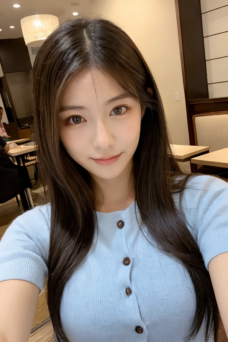 22 year old girl, con ojos grises, piel blanca palida, figura delgada, sonriendo, pelo color cafe, mountain posing beautiful, foto tomada con camara profesional ultrarealista
