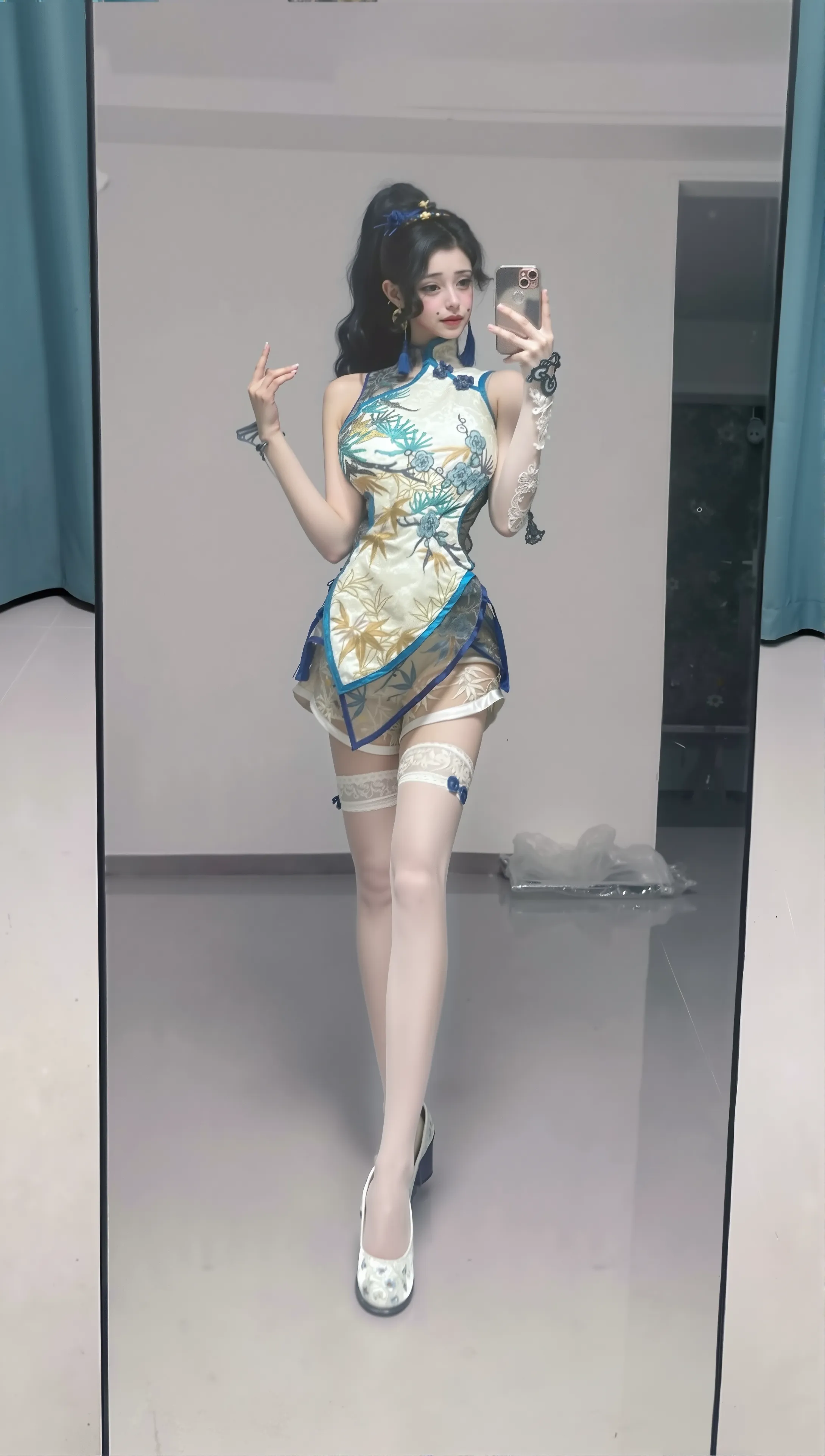 Royal sister,exquisite eyes,ice queen,put the crown on your head,Detailed facial expressions body,tall figure,Gorgeous,Leg length,4k,HD,Sensual,translucent lace,白皙plump figure,pretty face,Little cherry mouth,beautiful and delicious(3D royal sister),plump figure,gloss gel coat,Queen in luxurious dress,Crystal Gem Crown,Angel of light in armor,Wear high heel boots,starry sky,