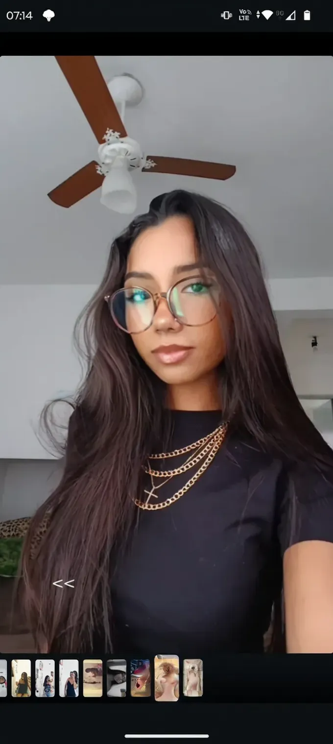 Sexy Colombian Spanish Latina with a curvy figure and a full, sexy face