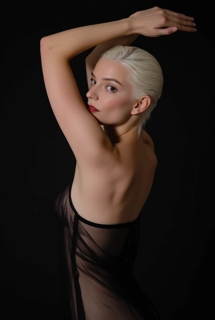 Rosto de uma mulher, americana, 25 anos, pale skin and freckles, olhos cinzas, nariz delicado, soft and delicate lips, cabelo blondie cinza longo e ondulados, sorriso meigo