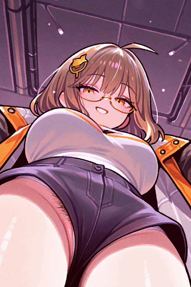 1 fille cheveux rouges courts, assise devant ordinateur, clavier sur le ventre, sous-vêtements rouges en cuir , huge belly, Angry face, sourire, fond de bureau