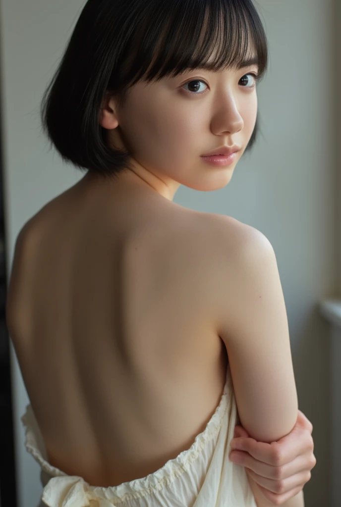 top-quality、masterpiece、超A high resolution、(Photorealsitic:1.5)、Raw foto、1girl in、murky、deep-shadows、Unobtrusive、cold light、sexy appearance、shorth hair、((very_short_hair)), naked portrait, nude photography, shiny nipple