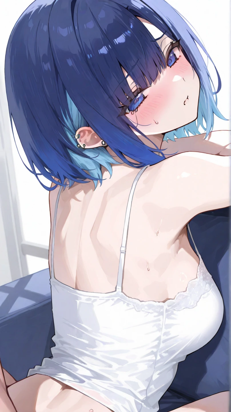 (extremely detaild的 CG unified 8k wallpapers),(tmasterpiece), (Best quality), (ultra - detailed), (Best Best Illustration),(The best shadow)Supple skin，get down on the bed，Back up，Prop your hands on the bed，looking at me with her back，stooped，Hunch up
