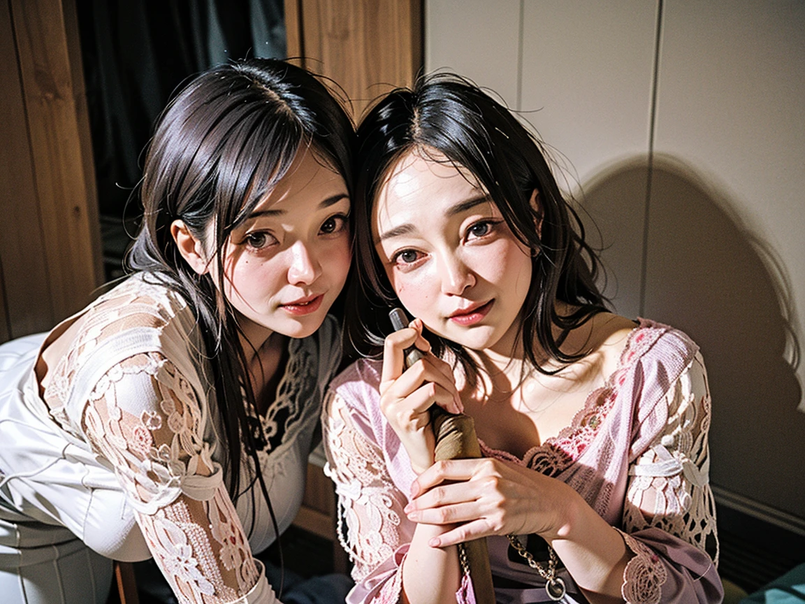 Identical twin sisters、Front view, Portraiture, Rembrandt Lighting, cute