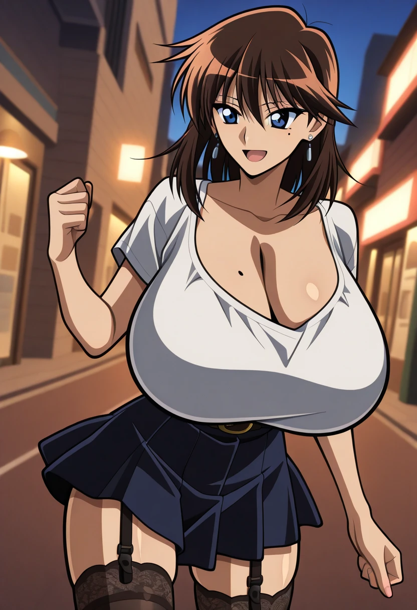 Lori huge breasts cleavage，nakeness，