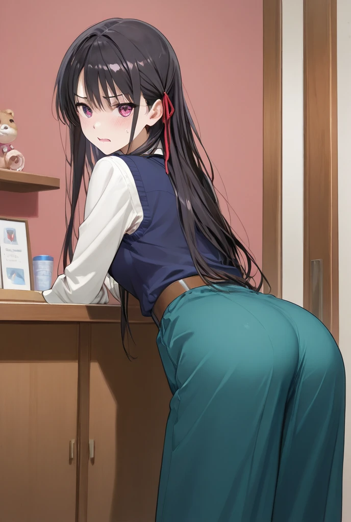 The size of the ass of a 19-year-old Japanese college student with long black hair and fair skin A big ass as round as a ball In pajamas、Light pink negligee