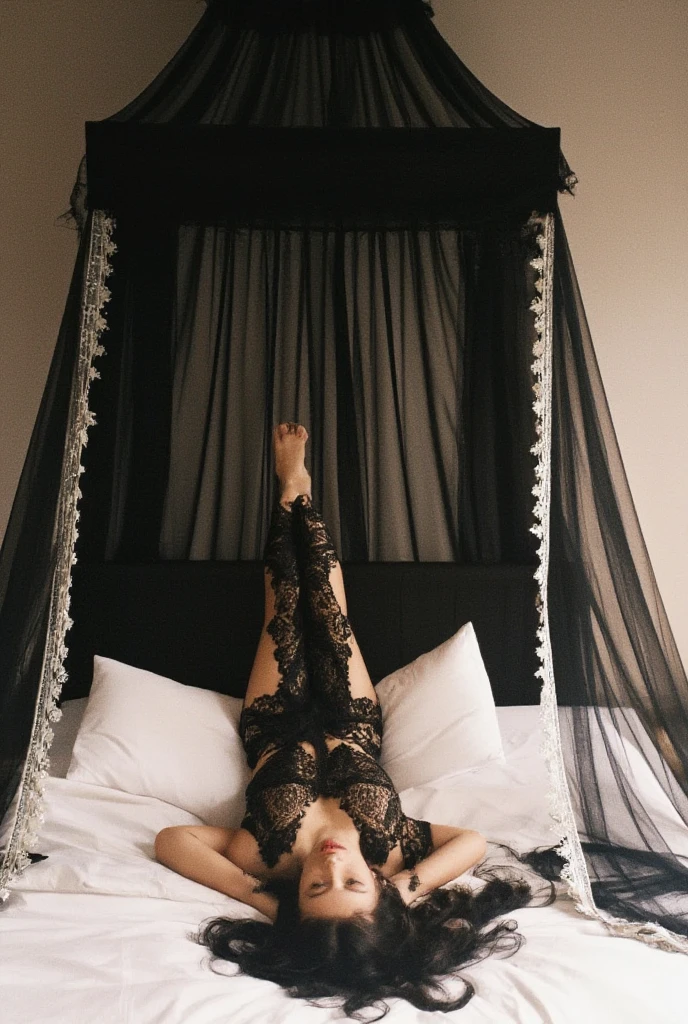 Arafed woman lying on bed with white sheets and black shirt, Evanescence, Morgana, still from a music video, youtube video screenshot, Olhos do quarto, deitado, olhar sedutor, she is laying on her back, deitado na cama, videoclipe, deitado na cama, deitada de costas em uma cama, Vampiro verde Eva bonita, ela tem os olhos cansados, Amy Lee from Evanescence Band, porn, no bra, no underwear, nude, breasts, body, sex, vagina, photorealistic, (high definition skin: 1.2)