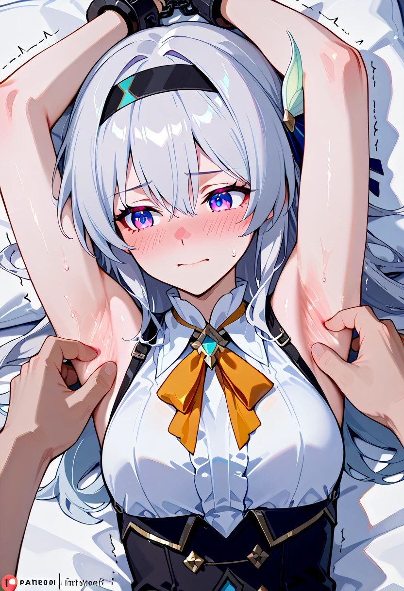 She gets excited as she plays with her own breasts with her own hands.、Small nipples