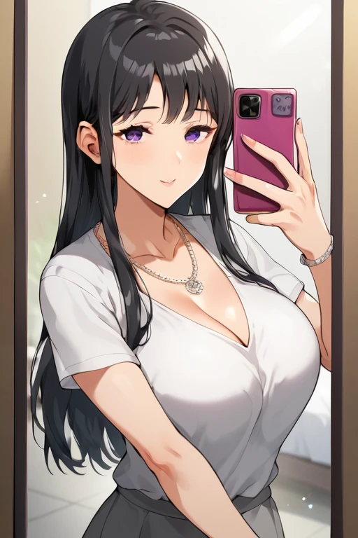 Hermosa milf cabello oscuro ojos rojos, smiling still next to her husband and son while they take a selfie