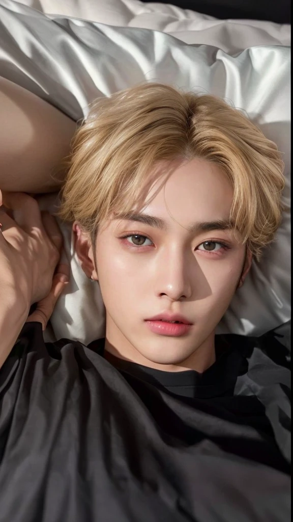 homem arafiado com camisa branca e short preto sentado em uma cama, cai xukun, Taehyung comendo batatas fritas Gucci, Ulzzang inteligente, XQC, ?????, Jungkook, kpop idol portrait, inspirado em Yanjun Cheng, inspirado em jeonseok lee, very muito realista, very very muito realista, ( ultra realistic ), muito realista, anime fotorrealista, Kim Taehyung do BTS, rosto masculino coreano, Menino K-pop, Homem coreano