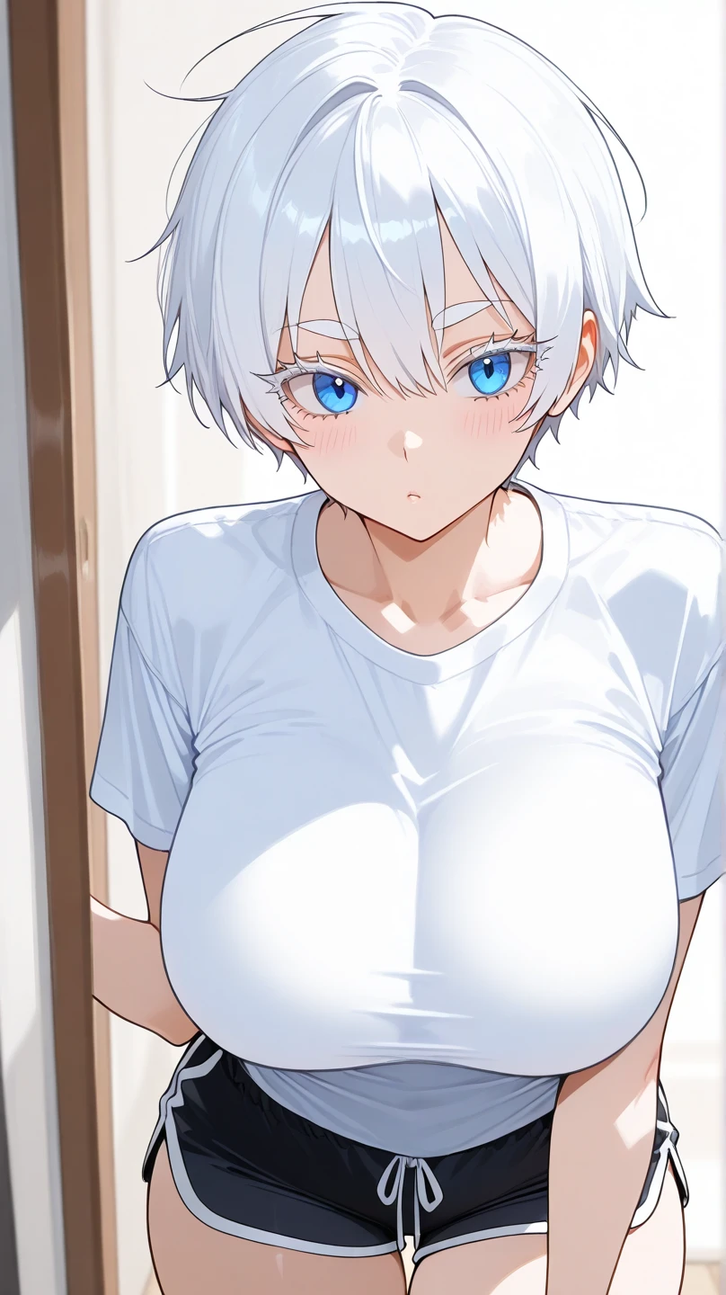 Yukino, na cama, cabelos prateados e olhos azuis, black shirt and no bra, visual anime de uma menina bonito, Captura de tela do filme de anime, & her expression is solemn, no filme de anime, em um anime, visual anime de uma jovem mulher, ela tem um rosto expressivo bonito, ainda de anime, peito grande, bochecha vermelha, cara lasciva